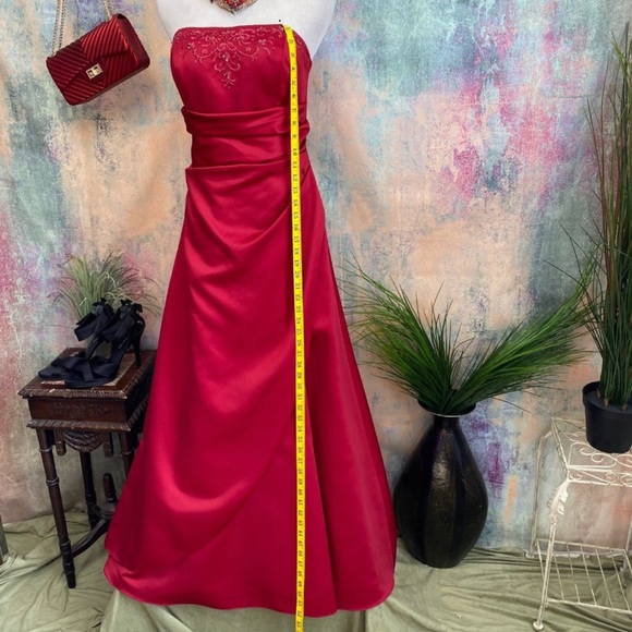 David’s Bridal Gorgeous Red Prom Formal Gala Gown - Picture 3 of 14